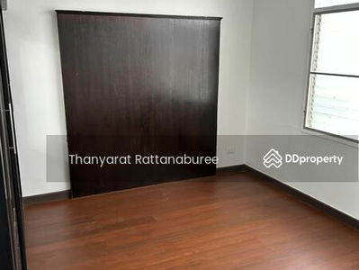 Townhouse for rent in Ekkamai, Bangkok, Thailand Townhouse for rent in Ekkamai, Bangkok, Thailand