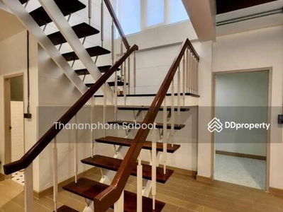 Large 2-Bedroom Townhouse, Bangkok, Thailand Large 2-Bedroom Townhouse, Bangkok, Thailand