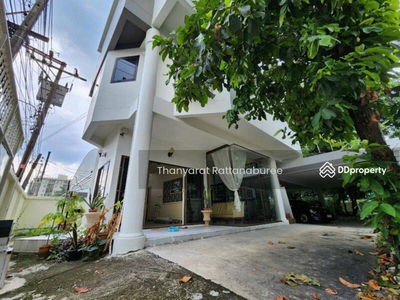 Single house near BTS Bangchak, Bangkok, Thailand Single house near BTS Bangchak, Bangkok, Thailand