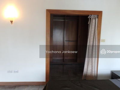 Royal Castle Sukhumvit, Bangkok, Thailand Royal Castle Sukhumvit, Bangkok, Thailand