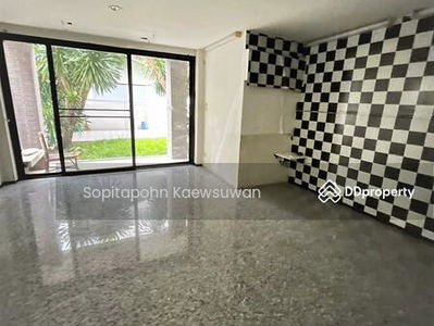 10400, Bangkok, Thailand 10400, Bangkok, Thailand