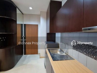 Intro Phaholyothin-Pradipat, Bangkok, Thailand Intro Phaholyothin-Pradipat, Bangkok, Thailand