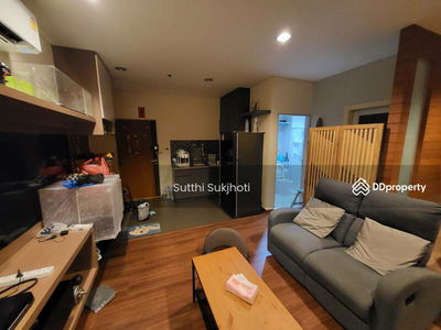 Intro Phaholyothin-Pradipat, Bangkok, Thailand Intro Phaholyothin-Pradipat, Bangkok, Thailand