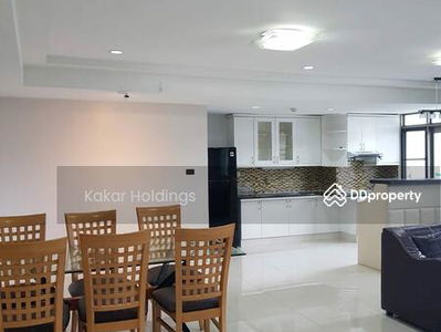 Royal Castle Sukhumvit, Bangkok, Thailand Royal Castle Sukhumvit, Bangkok, Thailand