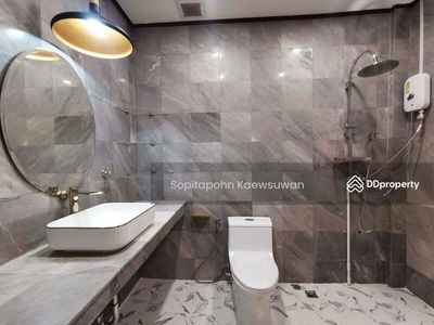 10110, Bangkok, Thailand 10110, Bangkok, Thailand