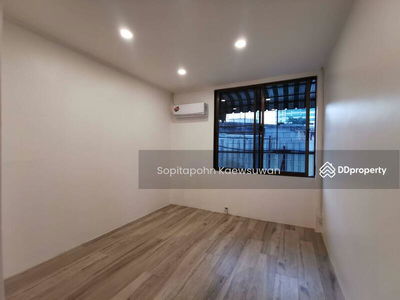 10110, Bangkok, Thailand 10110, Bangkok, Thailand