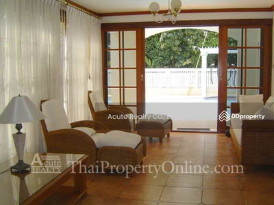 Single house for rent with private garden and swimming pool in Phaholyothin 40., Bangkok, Thailand Single house for rent with private garden and swimming pool in Phaholyothin 40., Bangkok, Thailand
