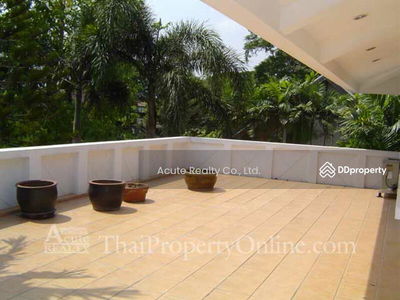 Single house for rent with private garden and swimming pool in Phaholyothin 40., Bangkok, Thailand Single house for rent with private garden and swimming pool in Phaholyothin 40., Bangkok, Thailand