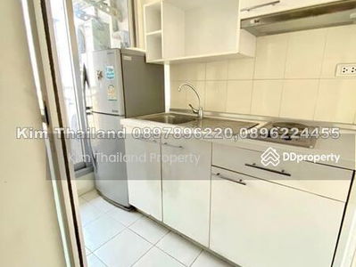 Life @ Ratchada-Huai Khwang, Bangkok, Thailand Life @ Ratchada-Huai Khwang, Bangkok, Thailand