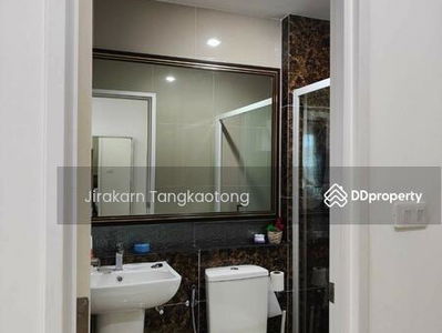 Golden Neo Chaengwattana-Muangthong, Nonthaburi, Thailand Golden Neo Chaengwattana-Muangthong, Nonthaburi, Thailand