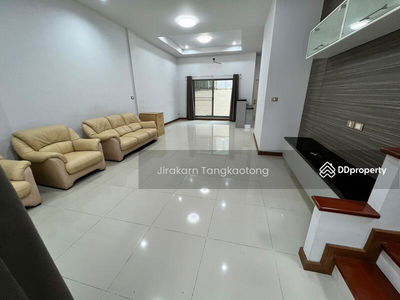 Pattra Mo Town, Nonthaburi, Thailand Pattra Mo Town, Nonthaburi, Thailand