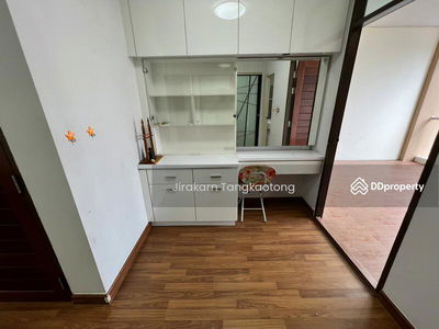 Pattra Mo Town, Nonthaburi, Thailand Pattra Mo Town, Nonthaburi, Thailand