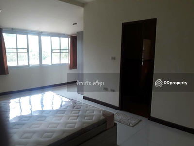 Raja City lakeside and garden home, Khon Kaen, Thailand Raja City lakeside and garden home, Khon Kaen, Thailand