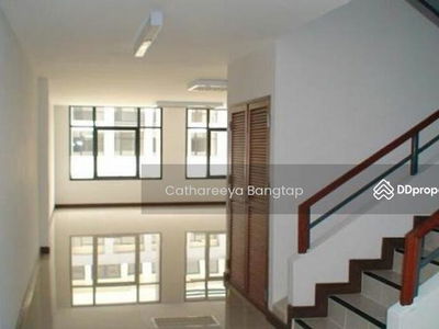 Large 4-Br Townhouse in Bang Na Nuea, Bangkok, Thailand Large 4-Br Townhouse in Bang Na Nuea, Bangkok, Thailand