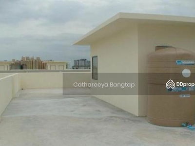 Large 4-Br Townhouse in Bang Na Nuea, Bangkok, Thailand Large 4-Br Townhouse in Bang Na Nuea, Bangkok, Thailand