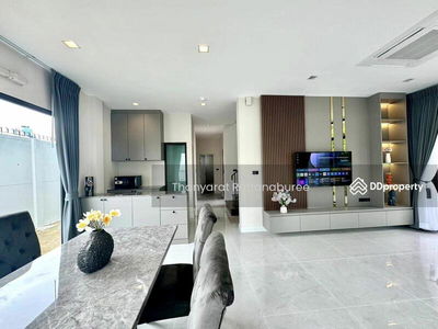 Bangkok Boulevard Bangna KM.5, Samut Prakan, Thailand Bangkok Boulevard Bangna KM.5, Samut Prakan, Thailand