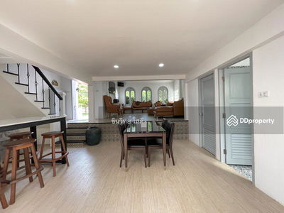 Single house, 5 bedrooms, Pha Ping Village, in front of Chiang Mai University, best location, Chiang Mai, Thailand Single house, 5 bedrooms, Pha Ping Village, in front of Chiang Mai University, best location, Chiang Mai, Thailand