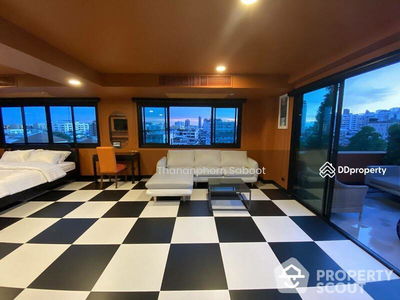 The Maple Sathon-Narathiwat condominium, Bangkok, Thailand The Maple Sathon-Narathiwat condominium, Bangkok, Thailand