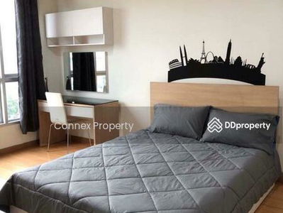 Life @ Ratchada-Suthisan, Bangkok, Thailand Life @ Ratchada-Suthisan, Bangkok, Thailand