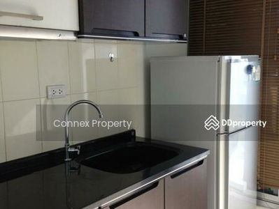 Life @ Ratchada-Suthisan, Bangkok, Thailand Life @ Ratchada-Suthisan, Bangkok, Thailand