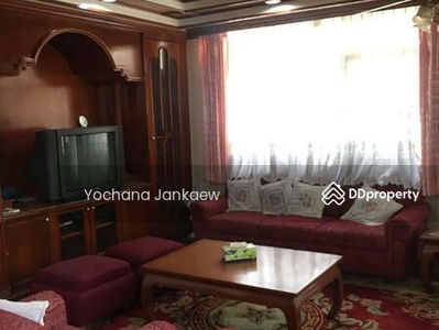 Large 4-Br House near BTS Phrom Phong, Bangkok, Thailand Large 4-Br House near BTS Phrom Phong, Bangkok, Thailand