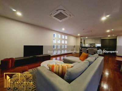 Townhouse in Compound, Bangkok, Thailand Townhouse in Compound, Bangkok, Thailand