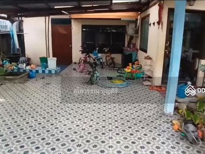 3 single houses next to each other next to The City Centro village., Bangkok, Thailand 3 single houses next to each other next to The City Centro village., Bangkok, Thailand