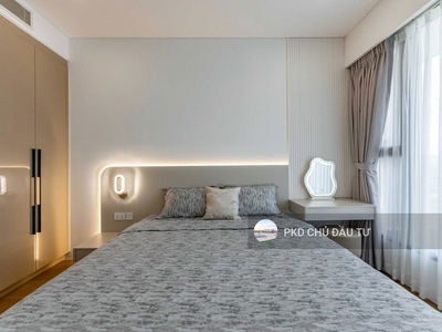 The River Thủ Thiêm, Vietnam  The River Thủ Thiêm, Vietnam