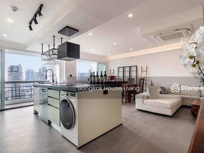 Royal Castle Sukhumvit, Bangkok, Thailand Royal Castle Sukhumvit, Bangkok, Thailand