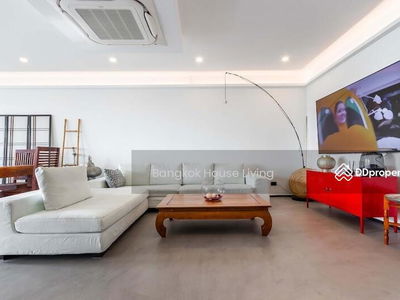 Royal Castle Sukhumvit, Bangkok, Thailand Royal Castle Sukhumvit, Bangkok, Thailand