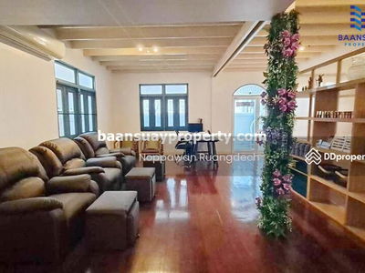 For rent, 2-story detached house, Sukhumvit Road, near BTS Nana 500 meters & Benjakit Park, Bangkok, Thailand For rent, 2-story detached house, Sukhumvit Road, near BTS Nana 500 meters & Benjakit Park, Bangkok, Thailand
