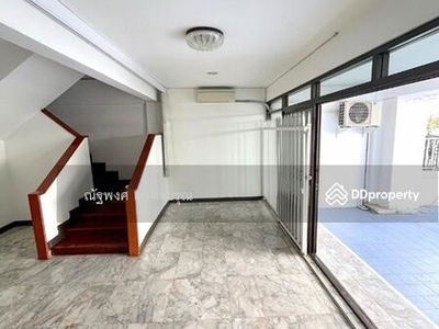 BTS Ari (1 km.), Suthisan Market (1.5 km., Chatuchak Market (1.5 km.), Bangkok, Thailand BTS Ari (1 km.), Suthisan Market (1.5 km., Chatuchak Market (1.5 km.), Bangkok, Thailand