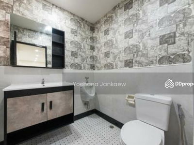 Spacious 7-Br Townhouse near BTS Ekkamai, Bangkok, Thailand Spacious 7-Br Townhouse near BTS Ekkamai, Bangkok, Thailand