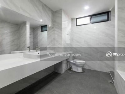 Spacious 7-Br Townhouse near BTS Ekkamai, Bangkok, Thailand Spacious 7-Br Townhouse near BTS Ekkamai, Bangkok, Thailand
