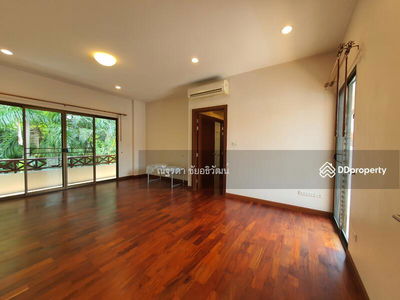 House with private pool in Soi. Soonvijai 4, Bangkok, Thailand House with private pool in Soi. Soonvijai 4, Bangkok, Thailand