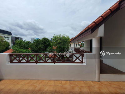 House with private pool in Soi. Soonvijai 4, Bangkok, Thailand House with private pool in Soi. Soonvijai 4, Bangkok, Thailand