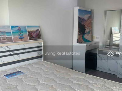 Rich Park @ Triple Station, Bangkok, Thailand Rich Park @ Triple Station, Bangkok, Thailand