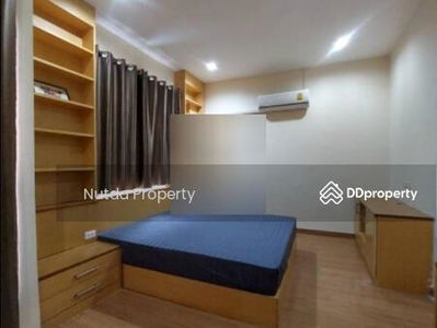 Golden Town Onnut-Pattanakarn, Bangkok, Thailand Golden Town Onnut-Pattanakarn, Bangkok, Thailand