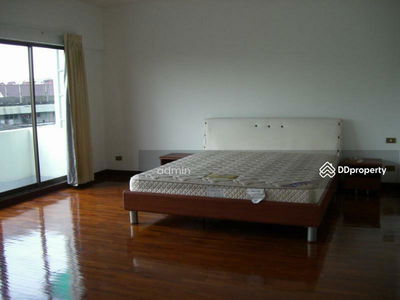 Townhome for rent, 4 bedrooms, Soi Yen Akat 2, Bangkok, Thailand Townhome for rent, 4 bedrooms, Soi Yen Akat 2, Bangkok, Thailand