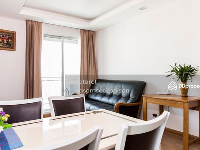 Thru Thonglor, Bangkok, Thailand Thru Thonglor, Bangkok, Thailand