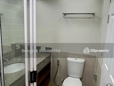 Yenakart Garden, Bangkok, Thailand Yenakart Garden, Bangkok, Thailand