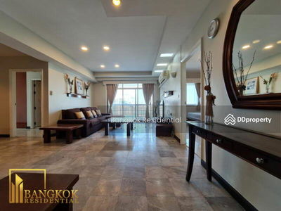 Royal Castle Sukhumvit, Bangkok, Thailand Royal Castle Sukhumvit, Bangkok, Thailand