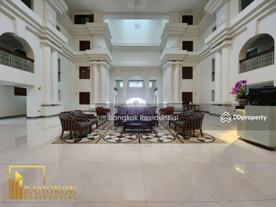 Royal Castle Sukhumvit, Bangkok, Thailand Royal Castle Sukhumvit, Bangkok, Thailand