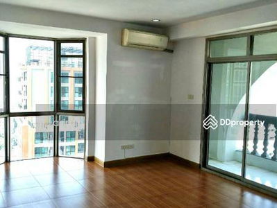 Royal Castle Sukhumvit, Bangkok, Thailand Royal Castle Sukhumvit, Bangkok, Thailand