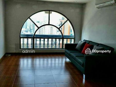 Royal Castle Sukhumvit, Bangkok, Thailand Royal Castle Sukhumvit, Bangkok, Thailand