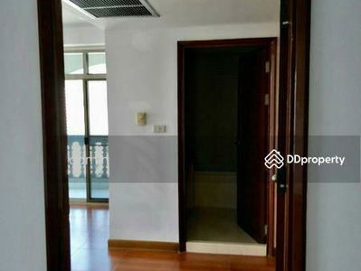 Royal Castle Sukhumvit, Bangkok, Thailand Royal Castle Sukhumvit, Bangkok, Thailand