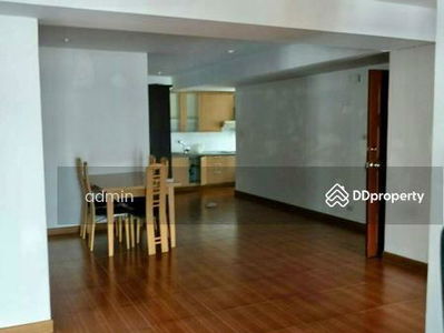 Royal Castle Sukhumvit, Bangkok, Thailand Royal Castle Sukhumvit, Bangkok, Thailand