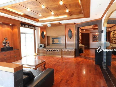 Langsuan Ville, Bangkok, Thailand Langsuan Ville, Bangkok, Thailand