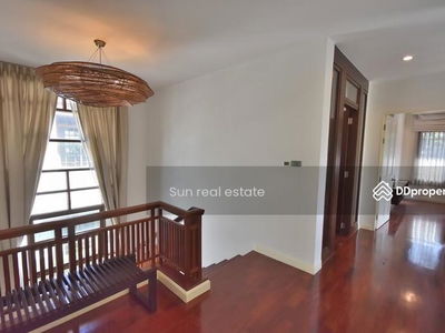 Narasiri Pattanakarn-Srinakarin, Bangkok, Thailand Narasiri Pattanakarn-Srinakarin, Bangkok, Thailand