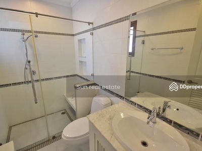 Narasiri Pattanakarn-Srinakarin, Bangkok, Thailand Narasiri Pattanakarn-Srinakarin, Bangkok, Thailand